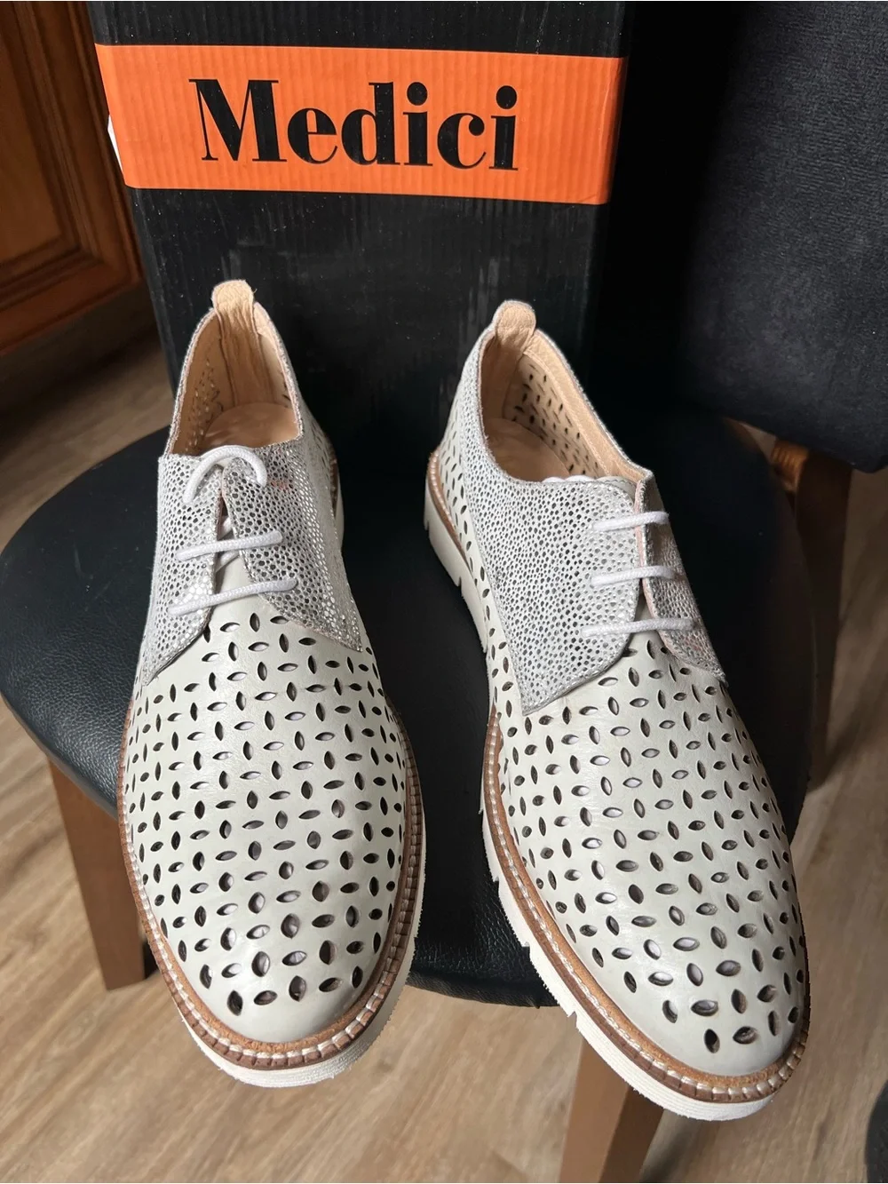 Medici Women's White Leather Perforated Derby W silver accent size 41(US10-10.5)